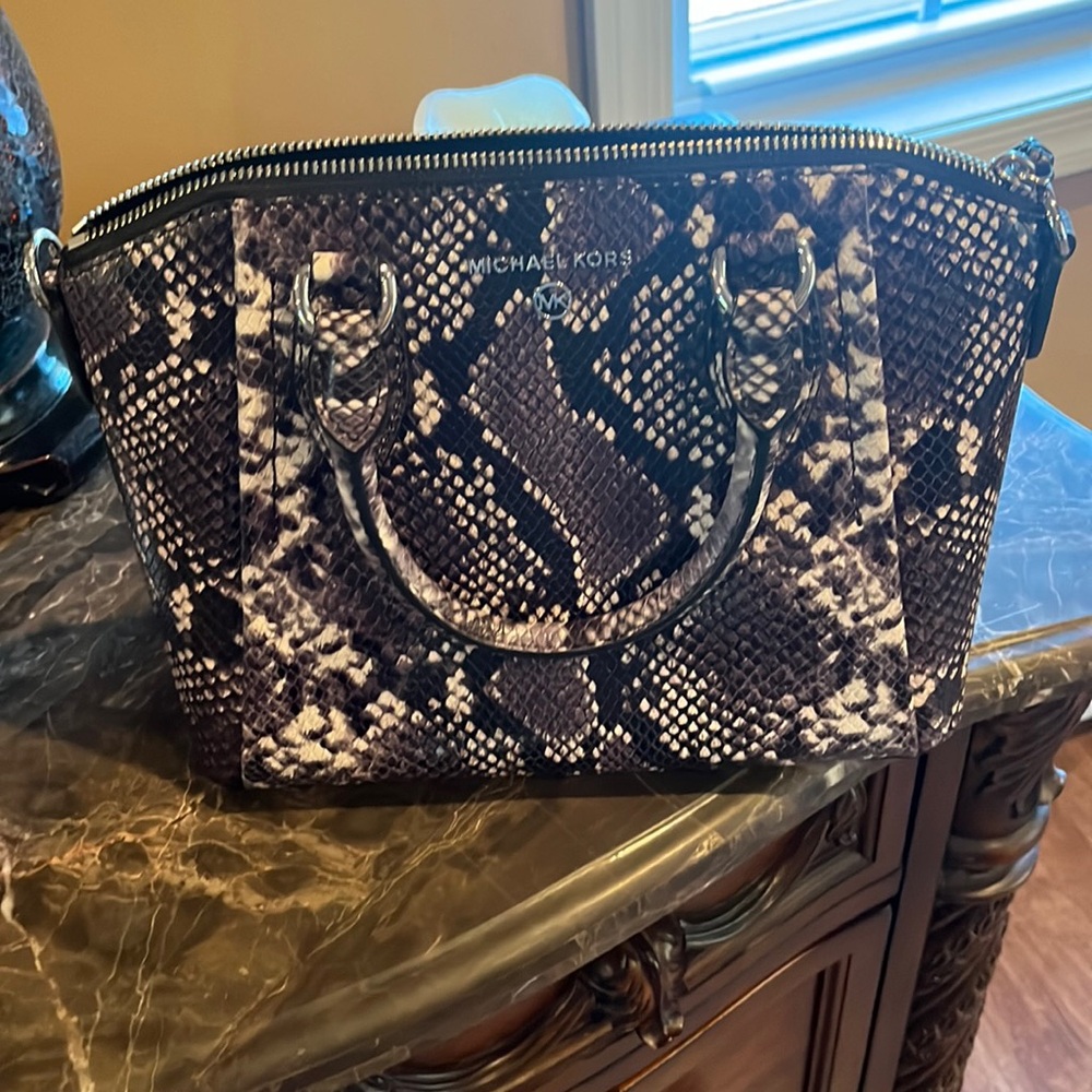 Beautiful Michael Kors bag like new